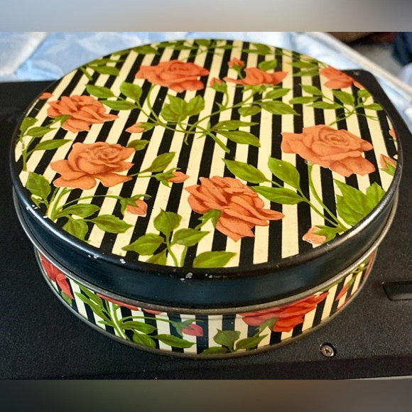 Mid Century Vtg Floral Striped Metal Lidded Candy Biscuit Tin - Picture 2 of 16